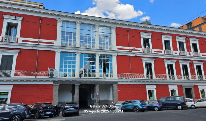 Facciata realizzata con pittura ai silicati di potassio su edificio storico a Napoli